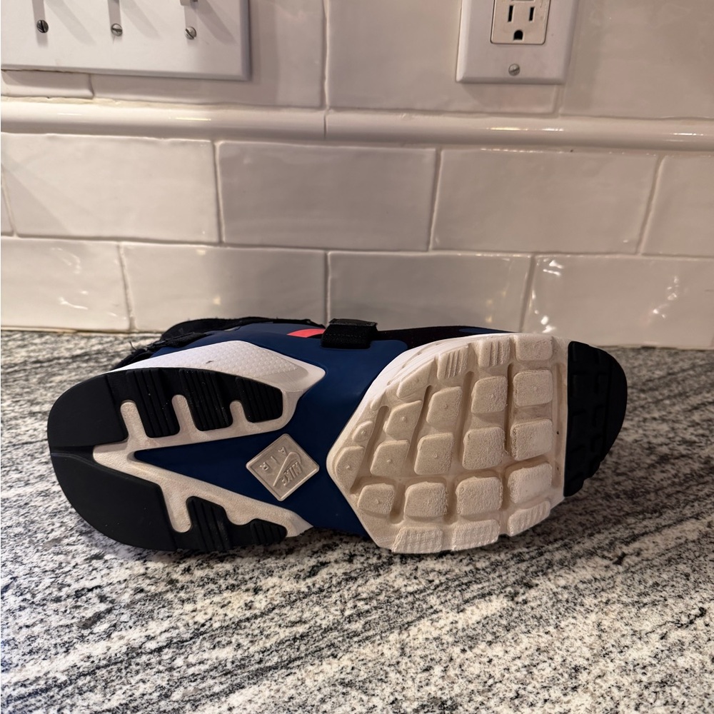 Women’s Nike Air Huarache City Utility Size 10.5 - Picture 7 of 10
